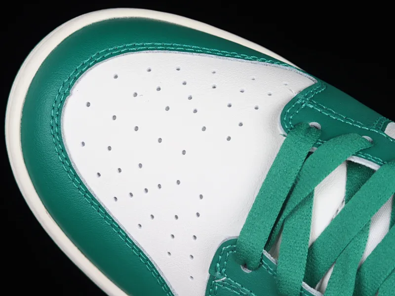 All Categories Nk SB Dunk Series Nk SB Dunk Low Low-top Sneakers #ZG Version Nk SB Dunk Low "Lottery" Heineken Color SB Smashing Backboard Fashion Casual Sneakers DR9654-100